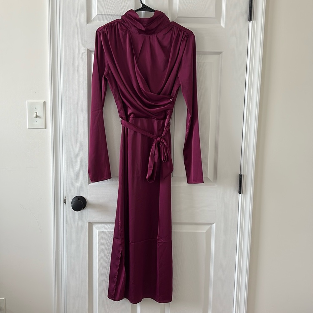 NWT Alexia Admor long sleeve burgundy Satin midi dress with slit